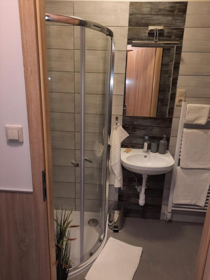 Fenyo Apartman Appartamento Nagykáta Esterno foto