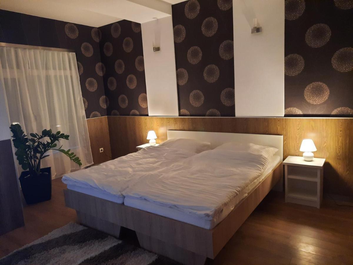 Fenyo Apartman Appartamento Nagykáta Esterno foto